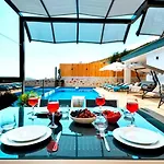 İslamlar 2 Bedroom Secluded With Private Pool Hot Tub