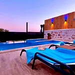 İslamlar 2 Bedroom Secluded With Private Pool Hot Tub Villa Kalkan
